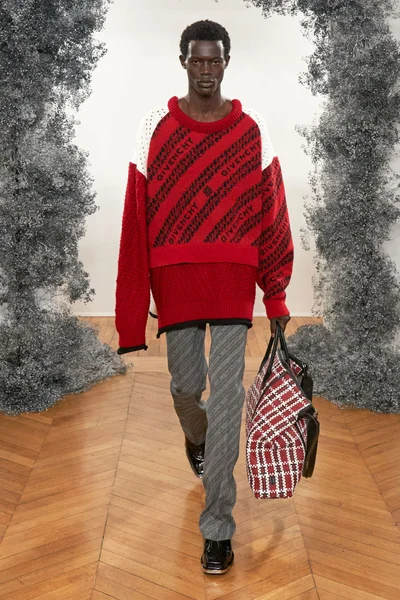 Look 11